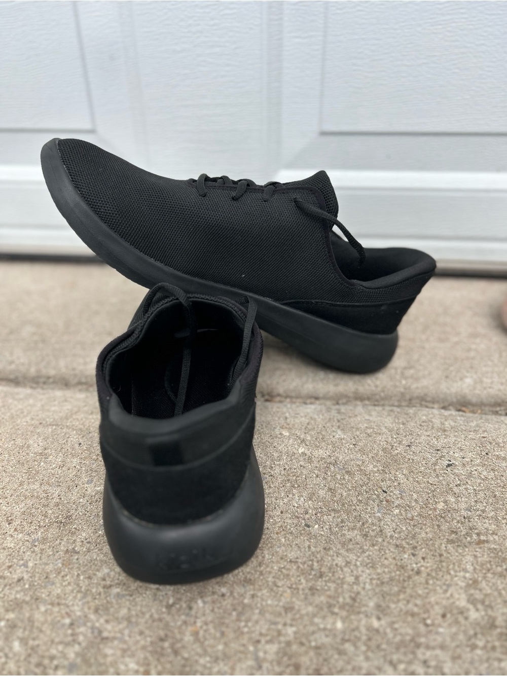 Men's Black Lightweight Everyday Sneakers